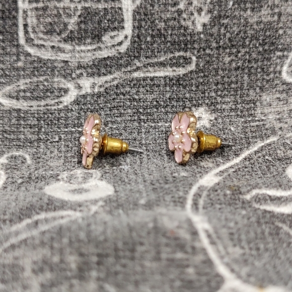 Faux Pearl Sakura Flower Stud Earrings - Picture 4 of 6
